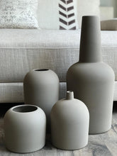 Load image into Gallery viewer, Terracotta Vases - Set